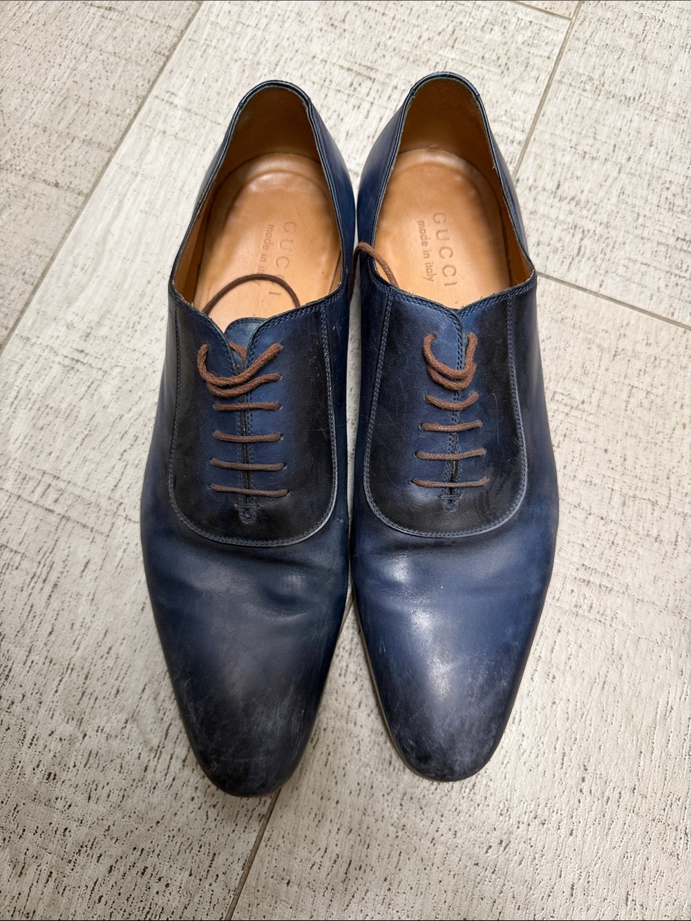Gucci Men's Blue Leather Lace-Up Oxfords with Brown Laces